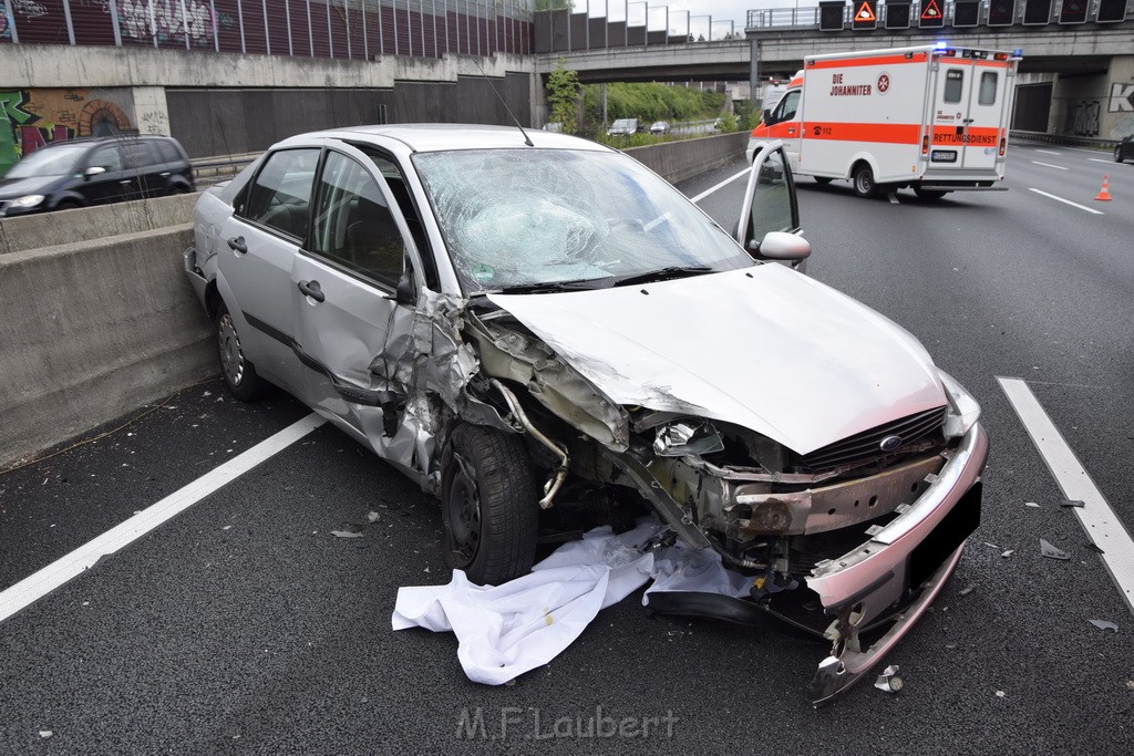 VU Auffahrunfall A 3 Rich Oberhausen kurz vor AS Koeln Dellbrueck P118.JPG - Miklos Laubert